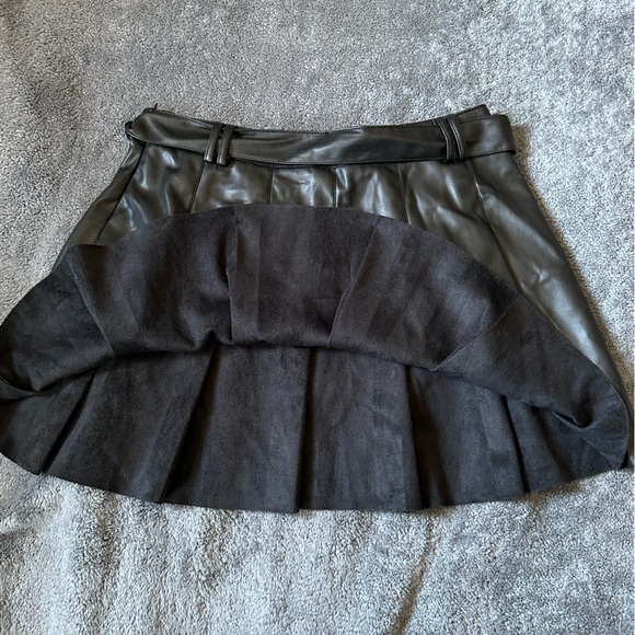 Hello kitty skirt - Picture 3 of 4